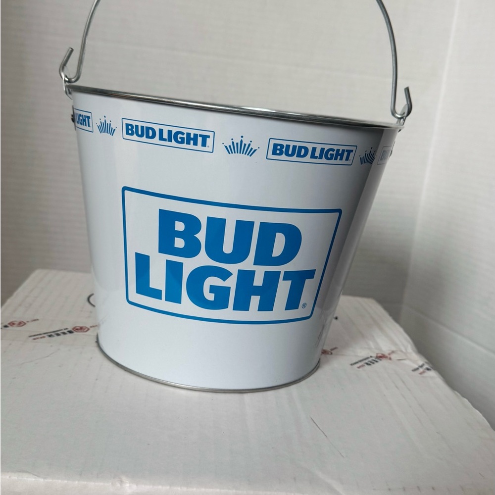 💚 Bud Light, Metal Party Bucket with handle. ~7” tall.